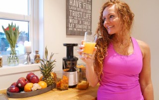 Christin Kalve. internationale Fitness Coach mit dem VASNER Slow Juicer "Juica".